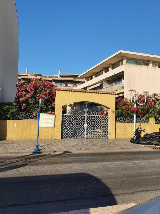 Cavalaire Sur Mer Bagian luar foto